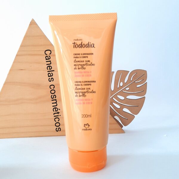 TODO DÍA CREMA ILUMINADORA PARA EL CUERPO